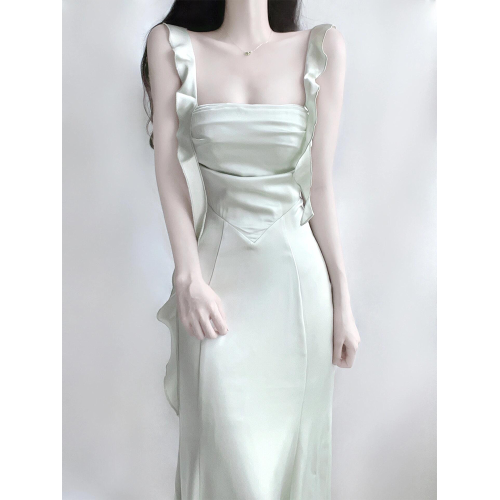 茶系穿搭飄帶吊帶連衣裙2025新款女春夏季性感抹胸收腰修身包臀裙