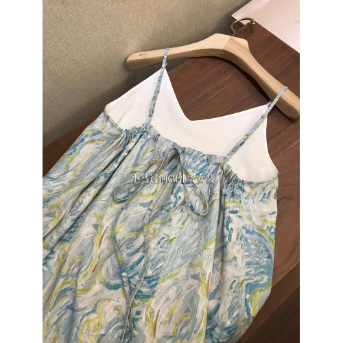 絕絕子，上身紙片人既視感！夏日穿搭藝術油畫印花顯瘦吊帶開叉裙