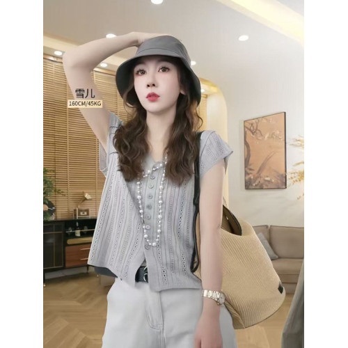 今年流行的V領短袖T恤女減齡鏤空針織開衫洋氣時髦小個子上衣體恤