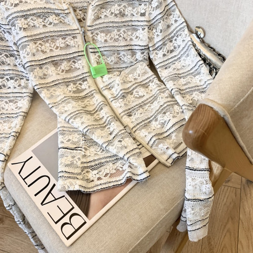 專櫃撤廻剪標韓系蕾絲鉤花連帽防曬罩衫女春季新款設計感收腰開衫