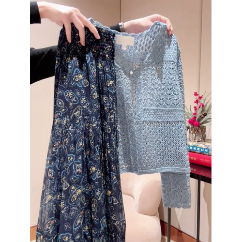 2026年夏新款法式復古鏤空設計寬鬆藏藍色針織衫女時尚長袖上衣