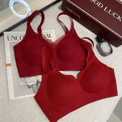 大叮自製本命三件套!大紅盒3D提拉聚攏無鋼圈文胸內褲襪子套裝女