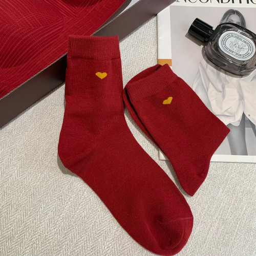 大叮自製本命三件套!大紅盒3D提拉聚攏無鋼圈文胸內褲襪子套裝女