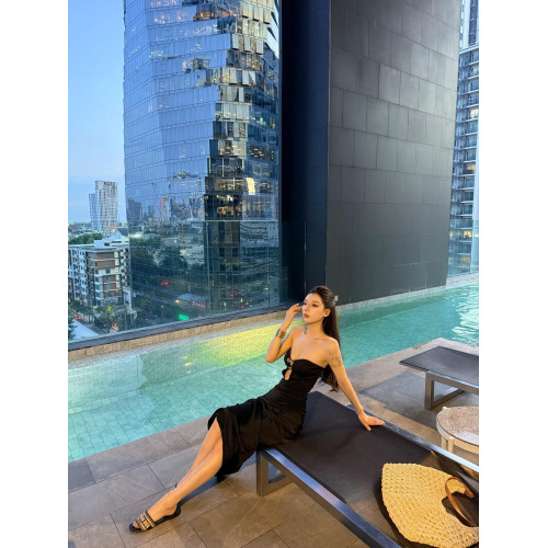 OUTFlT STUDIO 黑色性感鏤空抹胸連衣裙女2025新款修身顯瘦包臀裙 OUTFlT STUDIO 黑色性感鏤空抹胸連衣裙女2025新款修身顯瘦包臀裙