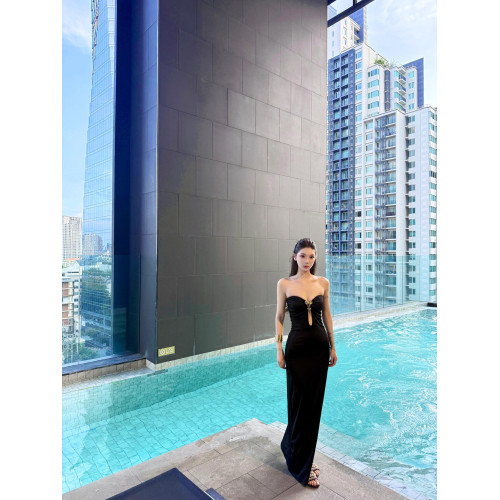 OUTFlT STUDIO 黑色性感鏤空抹胸連衣裙女2025新款修身顯瘦包臀裙 OUTFlT STUDIO 黑色性感鏤空抹胸連衣裙女2025新款修身顯瘦包臀裙