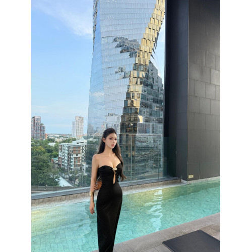 OUTFlT STUDIO 黑色性感鏤空抹胸連衣裙女2025新款修身顯瘦包臀裙 OUTFlT STUDIO 黑色性感鏤空抹胸連衣裙女2025新款修身顯瘦包臀裙