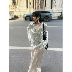 Turn up/陳腿兒 美式辣妹緞面銀色襯衣女春夏設計感印花防曬服ins