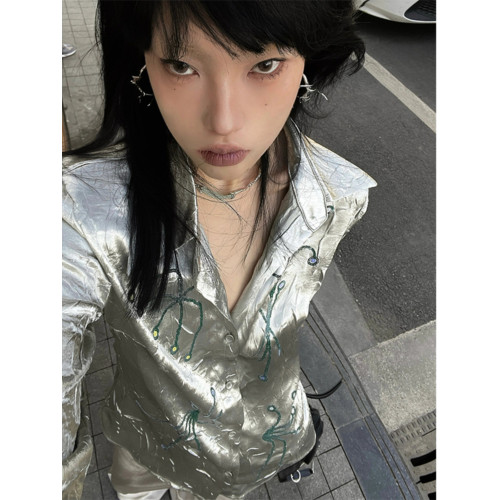 Turn up/陳腿兒 美式辣妹緞面銀色襯衣女春夏設計感印花防曬服ins