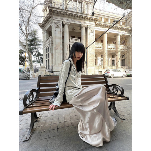 Turn up/陳腿兒 美式辣妹緞面銀色襯衣女春夏設計感印花防曬服ins