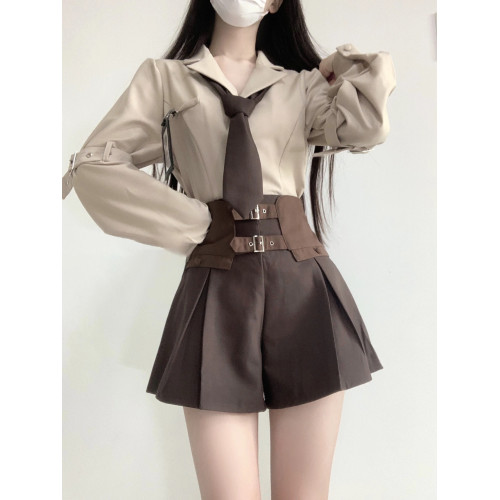 春夏季棕色系襯衫新款學院風設計感西裝領工字褶套裝女短褲兩件套 春夏季棕色系襯衫新款學院風設計感西裝領工字褶套裝女短褲兩件套