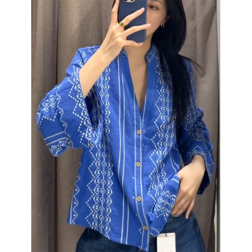 CHAO級推薦！復古氣質藍色V領防曬衫民族風新款刺綉法式休閒襯衫