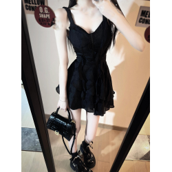 赫本風黑色顯瘦不規則A字短裙收腰修身V領吊帶連衣裙女高級感夏季
