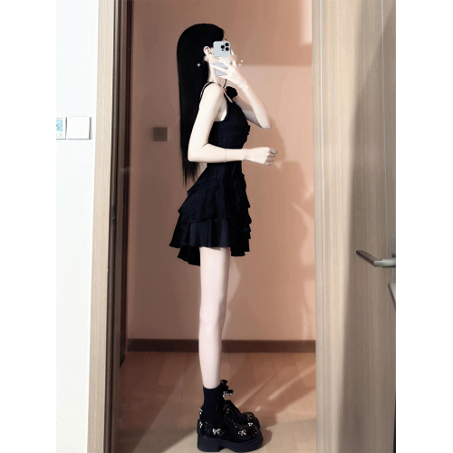 赫本風黑色顯瘦不規則A字短裙收腰修身V領吊帶連衣裙女高級感夏季