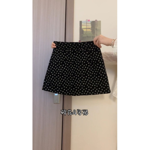 簡約復古又氣質！同色系黑T+碎花裙夏季新款韓系顯瘦百搭兩件套裝