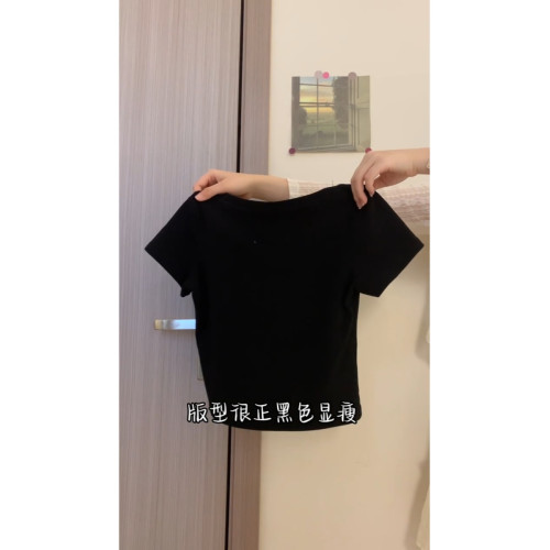 簡約復古又氣質！同色系黑T+碎花裙夏季新款韓系顯瘦百搭兩件套裝