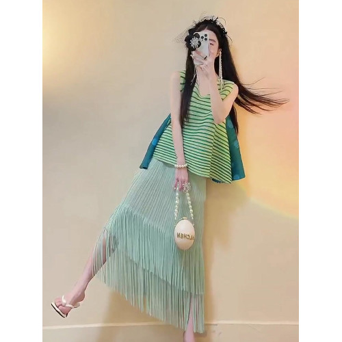 宅家褶皺2025夏季新款套裝女條紋印花無袖上衣高腰清新流蘇中長裙