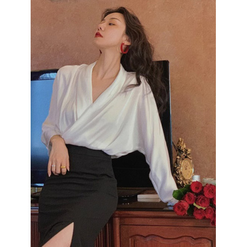 法式緞面襯衫女秋季2025新款長袖高級感氣質v領上衣白色垂感襯衣