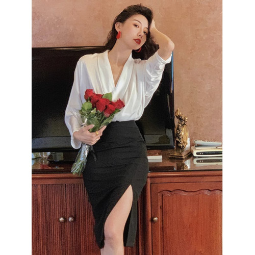 法式緞面襯衫女秋季2025新款長袖高級感氣質v領上衣白色垂感襯衣
