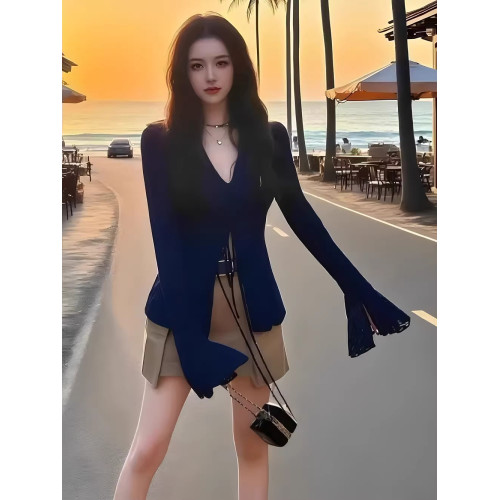 2025新款薄款高級感早秋輕薄絕美小衆氣質v領喇叭袖絕美黑色上衣