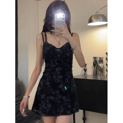 辣妹風性感吊帶洋氣碎花連衣裙女今年流行爆款時尚收腰設計感短裙