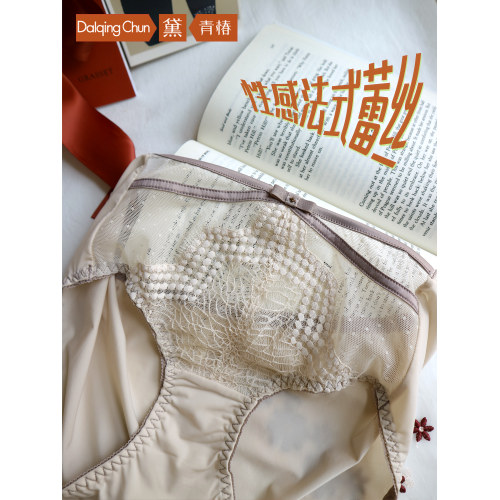 黛青椿輕量法式優雅蕾絲拼接牛奶絲內褲女士中腰提臀舒適四季褲衩
