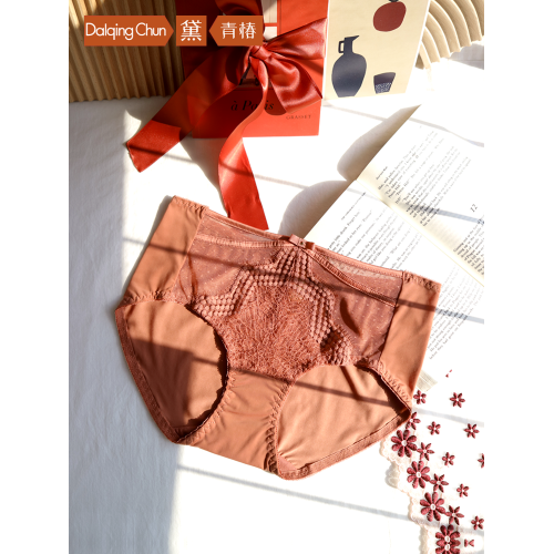 黛青椿輕量法式優雅蕾絲拼接牛奶絲內褲女士中腰提臀舒適四季褲衩