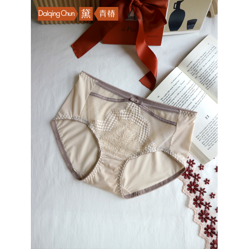 黛青椿輕量法式優雅蕾絲拼接牛奶絲內褲女士中腰提臀舒適四季褲衩
