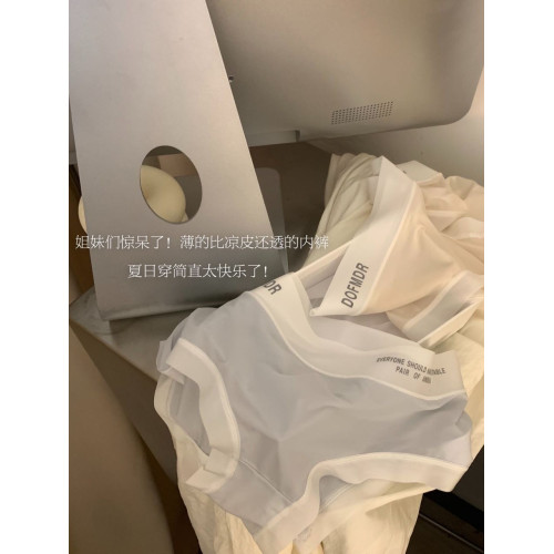 裸感字母簡約中腰桑蠶絲抑菌襠少女夏季薄款冰絲無痕三角內褲女生