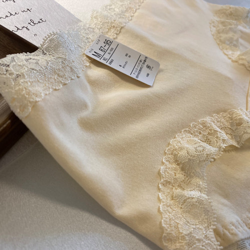 WF. 出口訂單 純棉精梳棉中腰無痕包臀款 簡約舒適內褲女 WF. 出口訂單 純棉精梳棉中腰無痕包臀款 簡約舒適內褲女