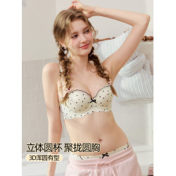 六隻兔子蕾絲內衣女小胸聚攏顯大胸罩無鋼圈側收副乳甜美風文胸