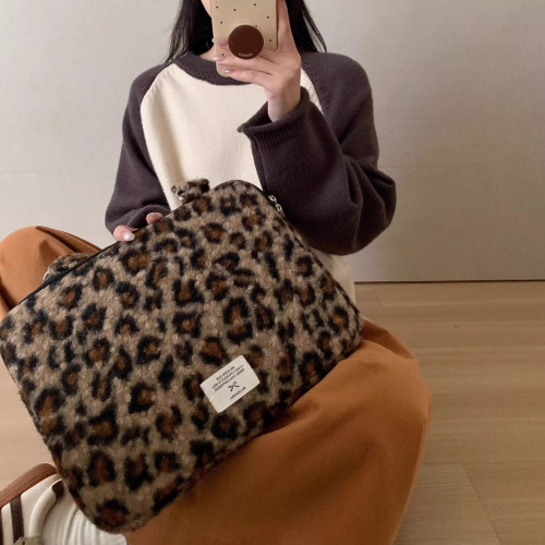 法國Maje Franch筆記型電腦包14寸2026新款女士單肩包通勤豹紋高級感適用蘋果macbookair13.3聯想華爲pro16寸