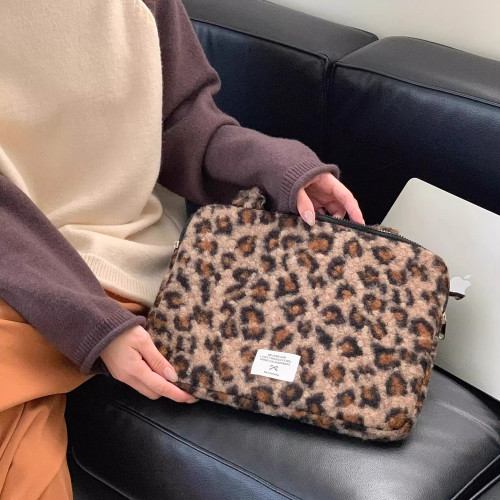 法國Maje Franch筆記型電腦包14寸2026新款女士單肩包通勤豹紋高級感適用蘋果macbookair13.3聯想華爲pro16寸