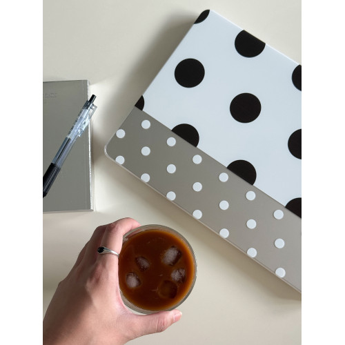 Chantall【黑白波點】蘋果Macbook電腦保護殼 13寸air外殼簡約時髦14寸防劃保護套m4 pro16寸ins風防刮保護殼