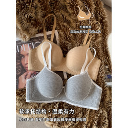 內衣女小胸聚攏加厚顯大無痕無鋼圈防下垂收副乳運動風字母文胸罩