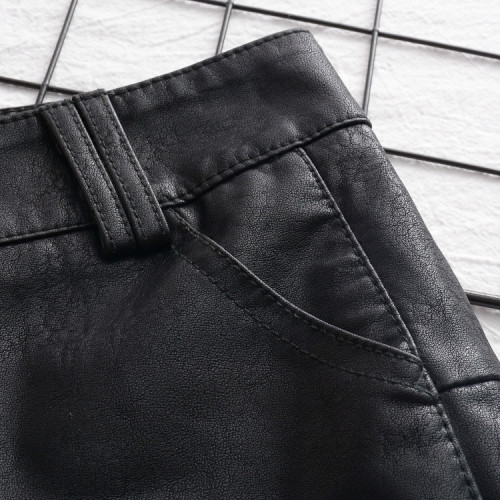 專櫃2025春秋新款綿羊皮短褲女顯瘦黑色修身真皮褲靴褲打底外穿潮