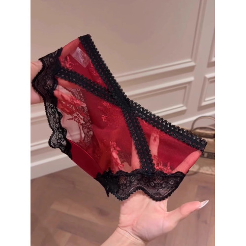 安可拉的紅流行到了內內！！緞面+蕾絲美瘋了~好高級顯白好誘人！