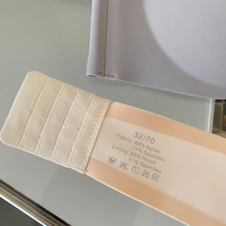 夏季無肩帶內衣女聚攏防滑一片式無痕抹胸無鋼圈上托隱形文胸光面