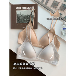 薄款法式緞面無痕內衣女深V細肩帶三角杯光面防下垂收副乳文胸罩