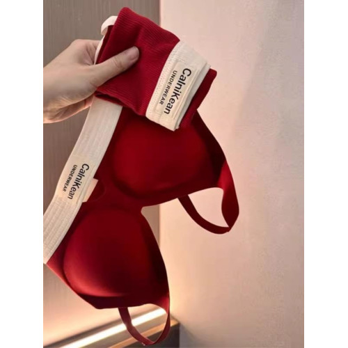 本命年紅無痕內衣女小胸聚攏無鋼圈新年紅固定杯運動提拉文胸套裝