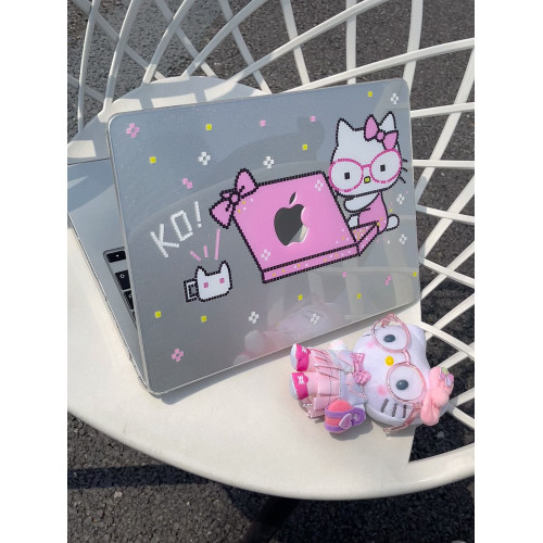 汪三嵗「工作女王」HelloKitty可愛拼豆風辣妹風MacBook保護殼蘋果筆電殼2025款M4pro14寸16寸air13寸M1M2