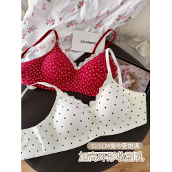 六隻兔子內衣女小胸聚攏深v領胸罩無鋼圈收副乳防下垂甜美風文胸