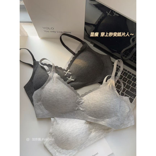 英短小貓 無痕小胸聚攏內衣女士薄款防下垂學生無鋼圈固定杯文胸