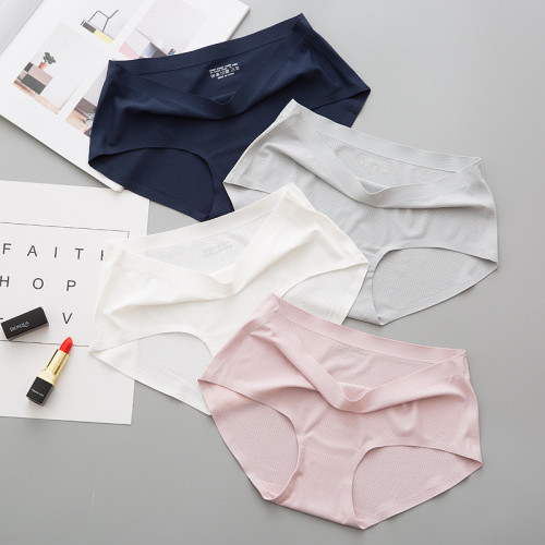 4條200斤可穿大碼冰絲內褲女無痕透氣孔女士中腰一片式三角褲