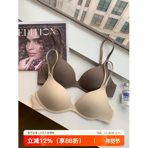 日本無痕內衣女一片式光面透氣聚攏2025新款通勤舒適防下垂文胸罩