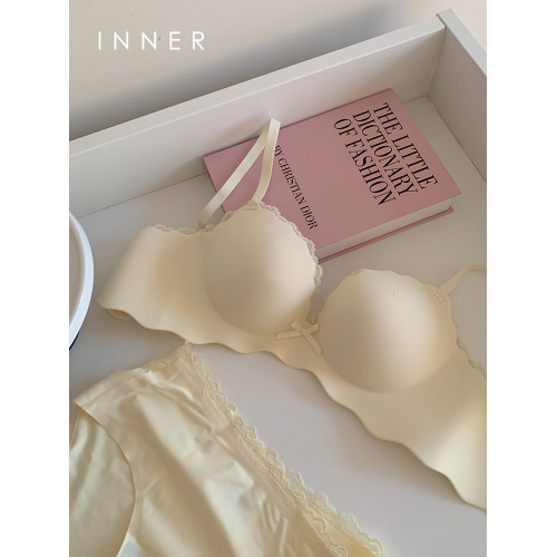 INNER櫻內 小胸聚攏內衣女套裝上薄下厚顯大不空杯光面文胸無鋼圈