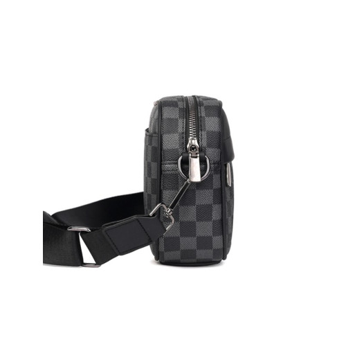 新款潮牌男士休閒格子單肩包皮質運動斜後後背包個性時尚小方包潮