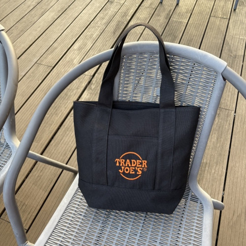 Trader Joe's缺德舅托特包 2025萬聖節限量款帆布包 Trader Joe's缺德舅托特包 2025萬聖節限量款帆布包