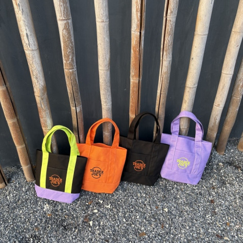 Trader Joe's缺德舅托特包 2025萬聖節限量款帆布包 Trader Joe's缺德舅托特包 2025萬聖節限量款帆布包