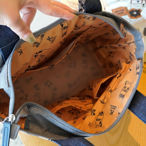 送皮牌 日本kusuguru正品立體小貓多隔層拉鍊款斜後後背包大容量手提