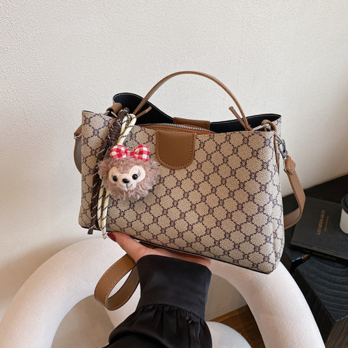 質感輕奢手提水桶包女包2025夏新款格紋百搭單肩包通勤斜後後背包